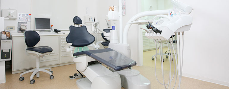 Zahnarzt Magdeburg: Prophylaxe, Zahnimplantate, Ästhetik